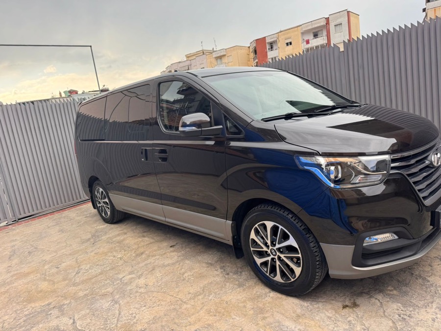 Black comfort minivan for up to 6 passengers
